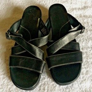CLARKS LEATHER STRAPPY SANDALS W/BUCKLES